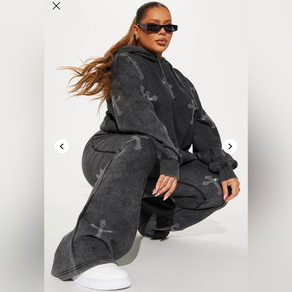 Women's Black Cross Print Hoodie and Pants Set - Picture 2 of 4